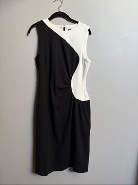 Maggy London Black and White Sleeveless Midi Sheath Dress